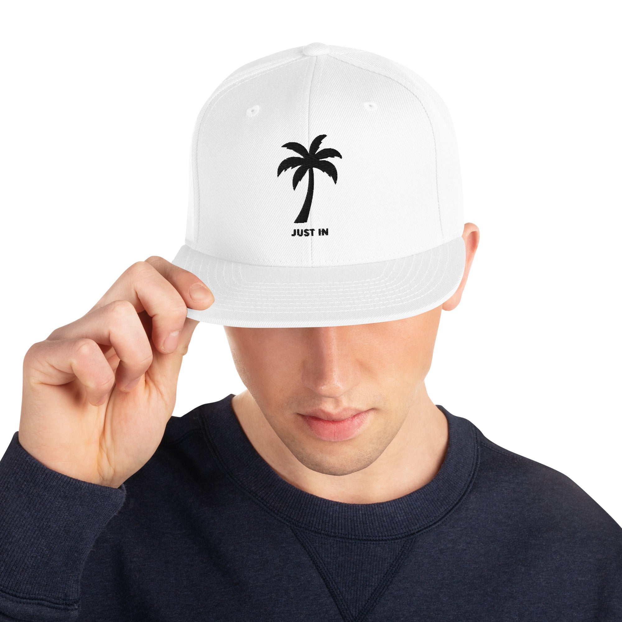 JSTN Snapback Cap getragen von Mann